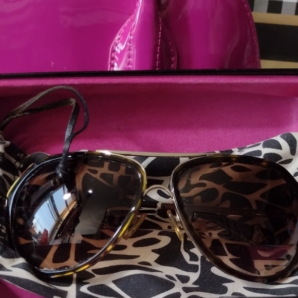 DVF Diane von Furstenberg Stunning Vintage Tortoiseshell Sunglasses with Case - Picture 4 of 14